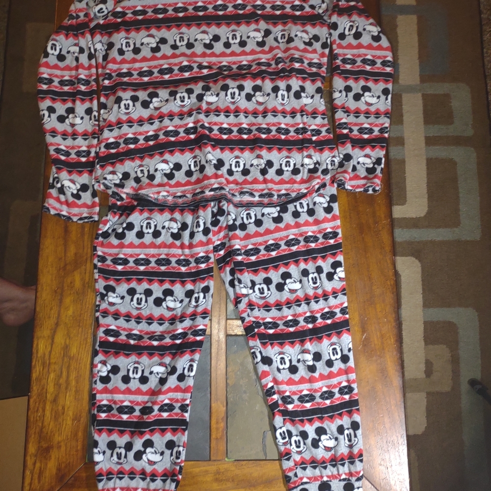 Disney pajamas.. sz 12 -14.mickey mouse.